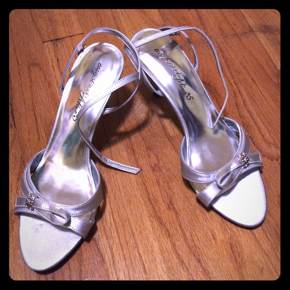 Silver Sandals Sexy NWT Women's Easy Street Heels